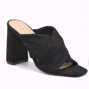 Adrienne Vittadini Genie Crossover Sandal